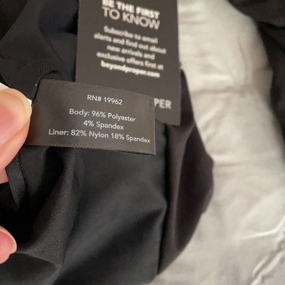 NWT- BOSTON PROPER - Slim & Shaped Ruched Top - Picture 5 of 5